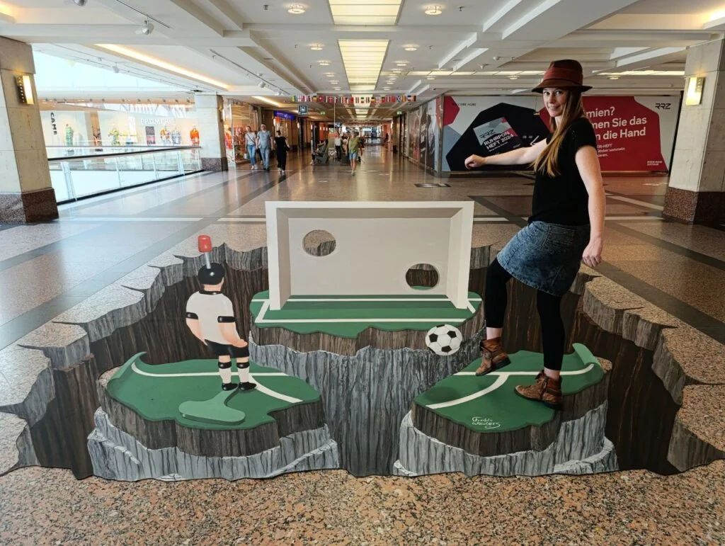 3D Straßenmalerei von Fredda Wouters zur Fußball EM in Mülheim an der Ruhr